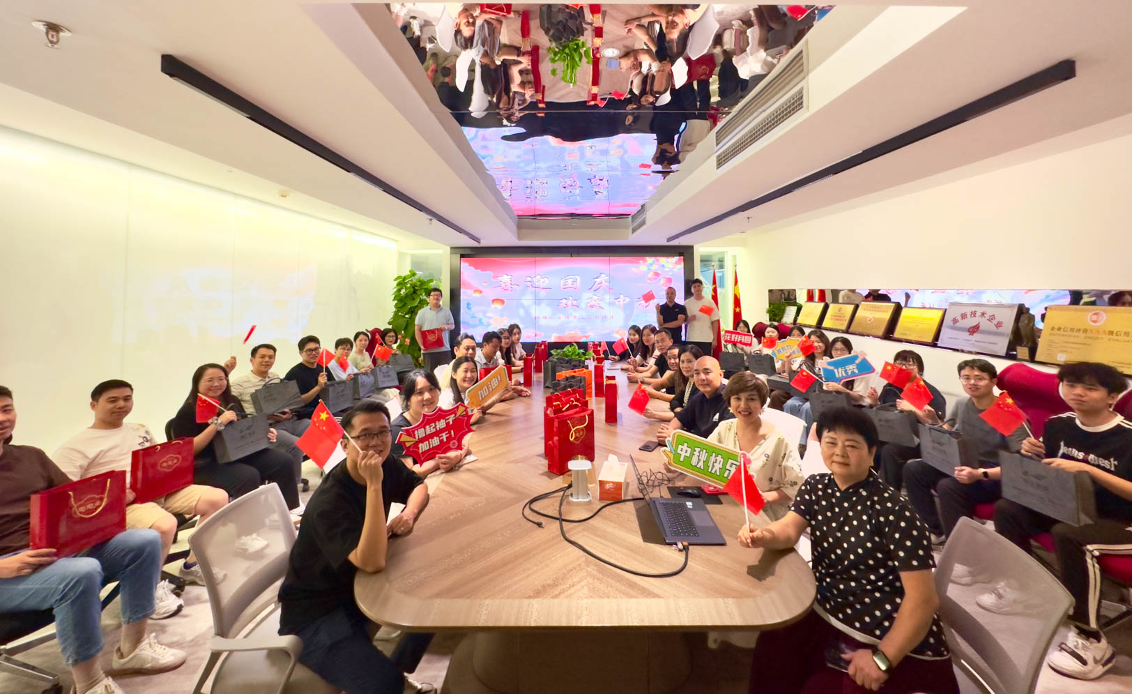 企业活动｜首页装饰2025年喜迎国庆，欢度中秋